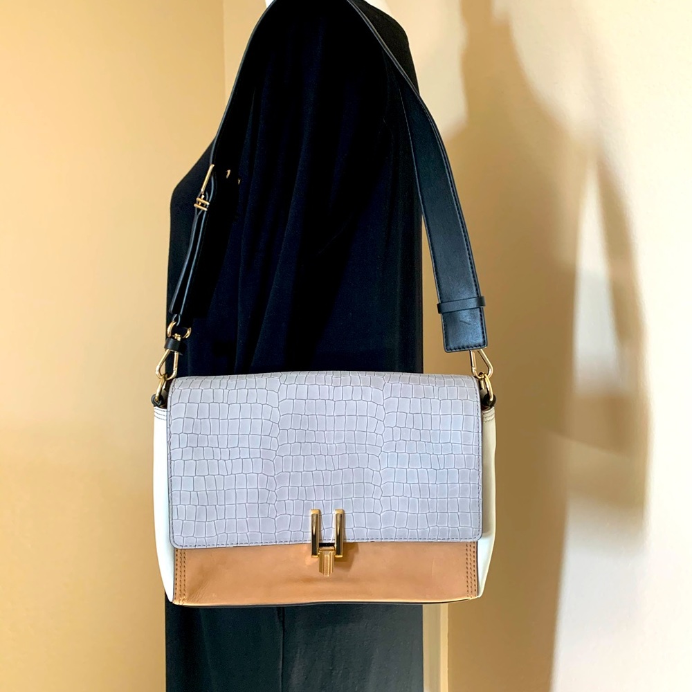 70’s vibe convertible shoulder to clutch bag.